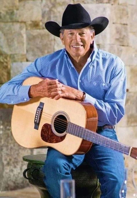 George Strait Quotes, Dwayne Johnson Family, Strait Music, George Strait Family, Male Country Singers, King George Strait, Pure Country, Best Country Singers, Country Musicians