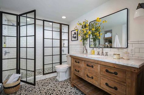 Bathroom Traditional, Charming Bathroom, Spanish Bathroom, Latest Bathroom Designs, Black White Bathrooms, Bathroom Design Trends, Basement Bathroom, Wood Bathroom, Traditional Bathroom