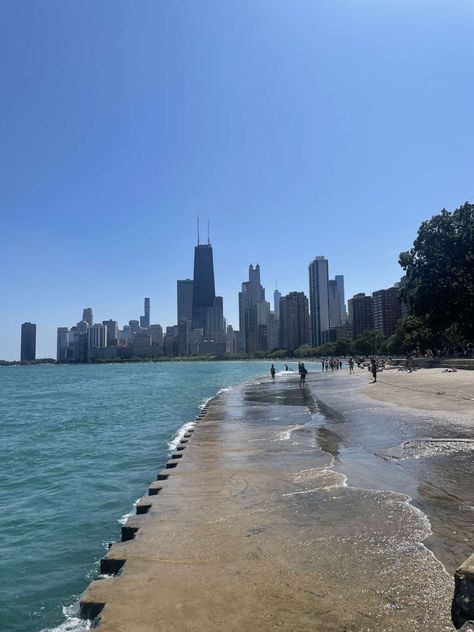 Chicago Living Aesthetic, Chicago Core Aesthetic, Living In Chicago Aesthetic, Chicago Night Life Aesthetic, Travel Illinois, Chicago Aesthetic Daytime, Chicago Life, Usa Life, Chicago Lakefront