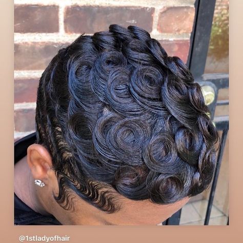 Red by Kiss on Instagram: “This classic pin curl look is super cute @1stladyofhair 🙌🏽 #rockedit  #dopehair #hairgasm #hairgoals #hairtrends #hairstyles #hairtools…” Pixie Pin Curls, Natural Hair Color Ideas, Curling Techniques, Natural Haircuts, Pin Up Curls, Finger Waves Short Hair, Pin Curl, Finger Wave Hair, Black Hair Short Cuts