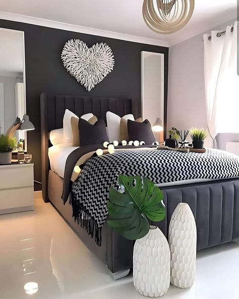 Couple Bedroom Ideas For Small Rooms, Space Saving Furniture Bedroom, Bedroom Ideas For Small Rooms Diy, Fall Bedroom Ideas, Black Living Room Decor, Feature Wall Bedroom, Dream Bedroom Inspiration, Black Bedroom Furniture, Cozy Fall Bedroom