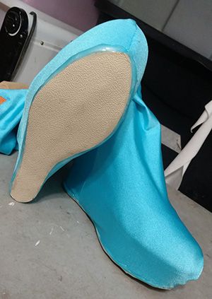 Cosplay Tutorial: Adding a Non-Slip Sole to Spandex Boot / Shoe Covers | Celebration Generation: Food, Life, Kitties! Cosplay Shoe Covers, Annie Cosplay, Diy Princess Costume, Upcycle Shoes, Boots Diy, Cold Girl, Boot Covers, Dress Up Boxes, Princess Diy