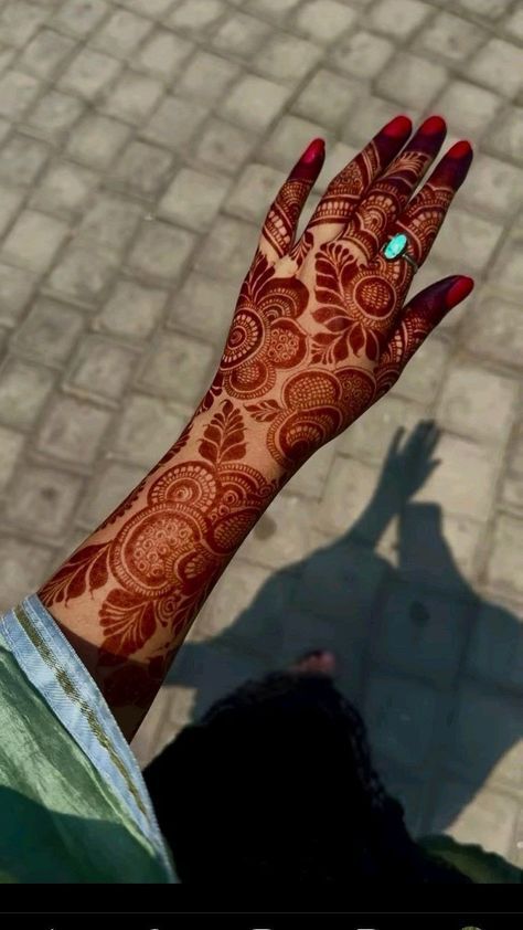 Beautiful Simple Mehndi Design, Back Hand Mehndi Design, Mehandhi Designs, Back Hand Mehndi, Khafif Mehndi Design, Heena Design, Hand Mehndi Design, Mehndi Designs Bridal Hands, Latest Henna Designs