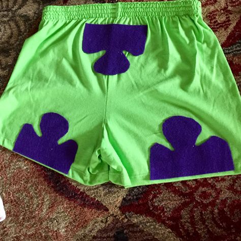 DIY Patrick Star Shorts - lime green soffees and purple felt Patrick Star Shorts, Costumes Best Friends, Spongebob Shorts, Patrick Star Costume, Spongebob And Patrick Costumes, Spongebob Costume, Patrick Spongebob, Purple Diy, Halloween Purple