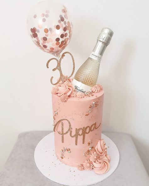 𝖫𝗈𝗋𝖾𝗇'𝗌 𝖢𝖺𝗄𝖾𝗌 𝖺𝗇𝖽 𝖡𝖺𝗄𝖾𝗌’s Instagram profile post: “Prosecco 🍾 Dusky pink cake with prosecco, rose gold balloon and toppers finished with sprinkles and pretty piping. #cake #cakes…” Prosecco Themed Cake, Classy 30th Birthday Cake, Petals And Prosecco Cake, Prosecco Birthday Cake, Prosecco Cake Design, Rose Wine Cake, Cake With Champagne Bottle On Top, 30th Bday Cakes For Women, Pink 30th Birthday Cake