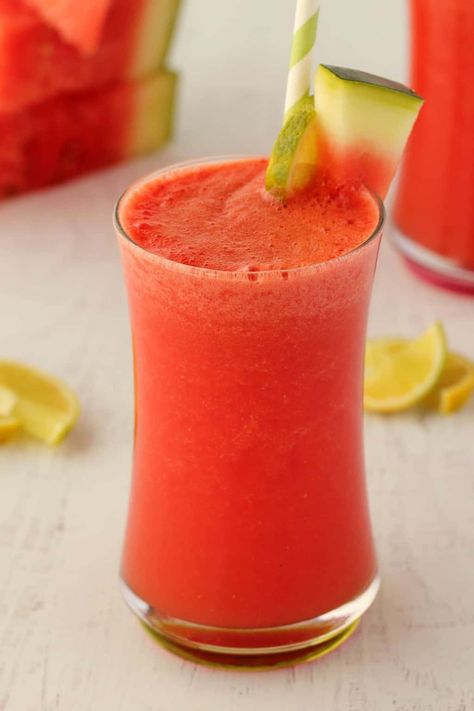 Smoothie Names, Watermelon Smoothie Recipes, Workout Smoothie Recipes, Watermelon Smoothie, Watermelon Ice Cream, Crunches Workout, Vegan Drinks, Post Workout Snacks, Watermelon Recipes