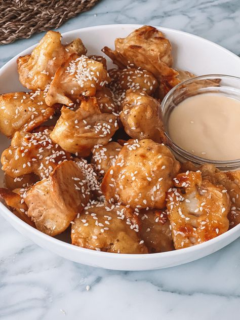 Maple Sriracha Cauliflower Bites  - Everything Delish Everything Delish, Sriracha Cauliflower, Maple Sriracha, Honey Balsamic Vinaigrette, Vegetarian Starters, Oatmeal Breakfast Bars, Classic Meatloaf, Strawberry Oatmeal, Homemade Gnocchi