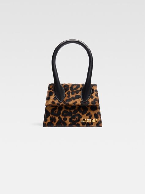 Official website Le Chiquito Moyen, Printed Leather Bag, Leopard Print Bag, Jacquemus Bag, Leopard Bag, Printed Bags, Navy And Green, Metallic Logo, Printed Leather