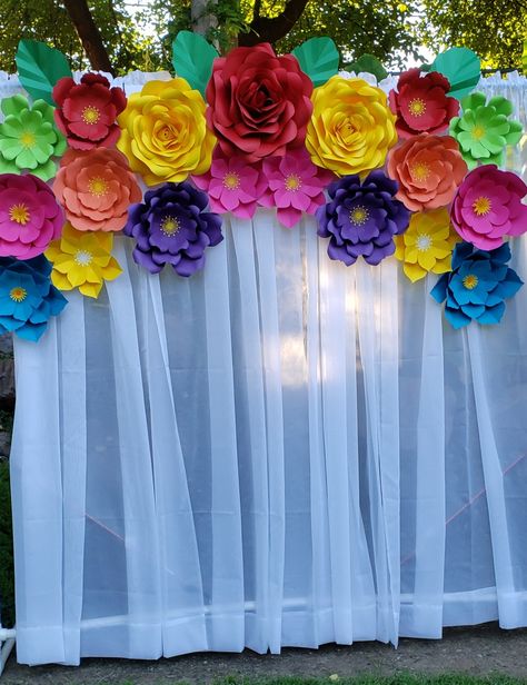 Mexican Backdrop, Mexican Paper Flowers, College Graduation Party Decorations, Mexican Theme Party Decorations, Engagement Themes, Mexican Party Decorations, Mexican Birthday, Fiesta Theme Party, Mexican Party Theme