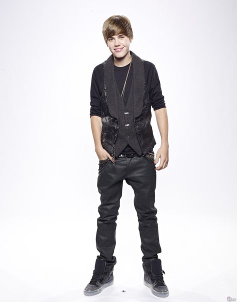 Justin Bieber 2010 Photoshoot, Justin Bieber Full Body Pic, Justin Bieber 16, 23 Bday, Justin Bieber Photoshoot, Justin Time, Baby Beaver, Justin Bieber Outfits, Jake Webber