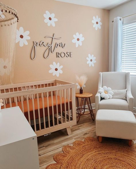 Daisy Boho Nursery, Daisy Toddler Room, Daisy Bedroom Ideas, Daisy Baby Nursery, Daisy Nursery Theme, Daisy Decals, Nursery Photography, Daisy Nursery, Decals Wallpaper