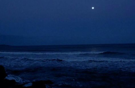 Dark Blue Aesthetic Landscape, Midnight Blue Aesthetic Wallpaper Laptop, Blue Widget Rectangle, Blue Hour Aesthetic, Night Ocean, Dark Beach, Dark Ocean, Blue Aesthetic Dark, Landscape Blue