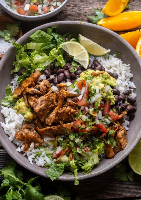 These easy Sheet Pan Chicken Burrito Bowls are ready in under an hour! Loaded with crispy citrus-marinated chicken and all your favorite toppings for a delicious, healthy meal with barely any cleanup. Perfect for meal-prep! Chicken Burrito Recipes, Burrito Recipes, Burrito Recipe Chicken, Guacamole Chicken, Chicken Burrito Bowls, Jarred Salsa, Burrito Bowls Recipe, Sheet Pan Chicken, Chicken Burrito