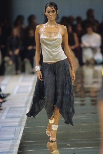 Chloe Runway, Chloe Fashion, Gisele Bündchen, Couture Runway, Fashion Victim, Feminine Outfit, Runway Collection, Outfit Inspo Fall, 90s Fashion