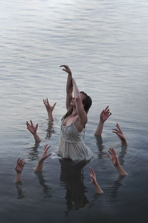 Creepy Beach Photoshoot, Creepy Summer Aesthetic, Creative Art Photography, Witchy Beach Photoshoot, Cryptid Photoshoot, Weird Photoshoot Ideas, Swamp Photoshoot, Lagoon Photoshoot, Poses In The Water