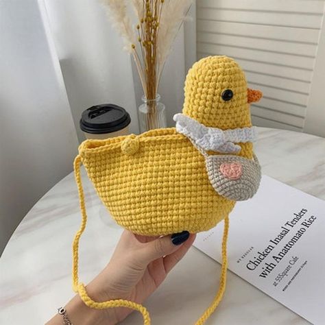 Crochet Duck, Bags Crochet, Confection Au Crochet, Mode Crochet, Crochet Design Pattern, Kawaii Crochet, Crochet Handbags Patterns, Crochet Fashion Patterns, Crochet Diy