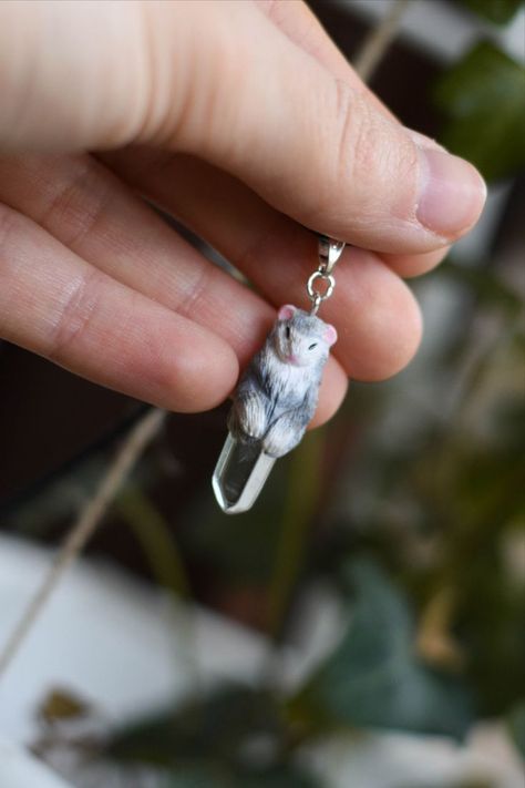 ferret pendant polymer clay Clay Ferret, Clay Otter, Crystal Polymer Clay, Otter Necklace, Otter Gifts, Diy Clay Crafts, Necklace Crystal, Clear Stone, Ferret