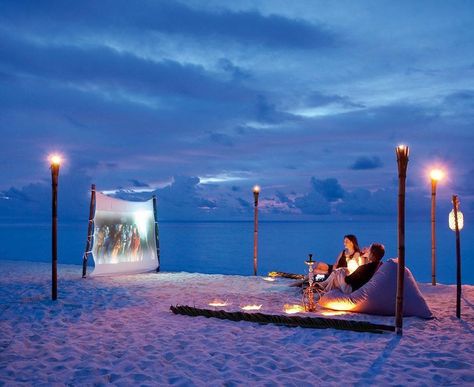 When in the Maldives...Netflix and Chill on the beach #wanderlust #wanderlustthursdays #maldives #destinationwedding #destinationweddingplanner #destinationweddingspecialist #luxurywedding #honeymoon #honeymoonplanner #honeymoonspecialist #luxuryhoneymoon Camping Projector, Cinema Ideas, Deco Garden, Activities Outdoor, Outdoor Movie Screen, Open Air Cinema, Luxury Boat, Luxury Honeymoon, Beach At Night