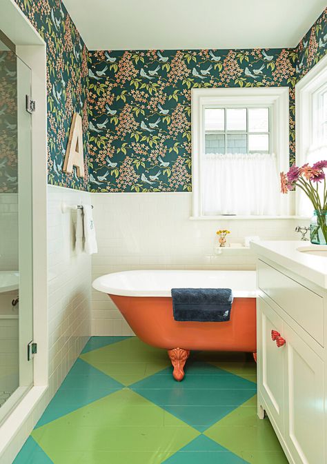 Black Clawfoot Tub, Clawfoot Tub Bathroom, Beautiful Tile Bathroom, Cute Bathroom Ideas, Orange Bath, Girl Bathrooms, House Of Turquoise, Girls Bathroom, Farmhouse Interior