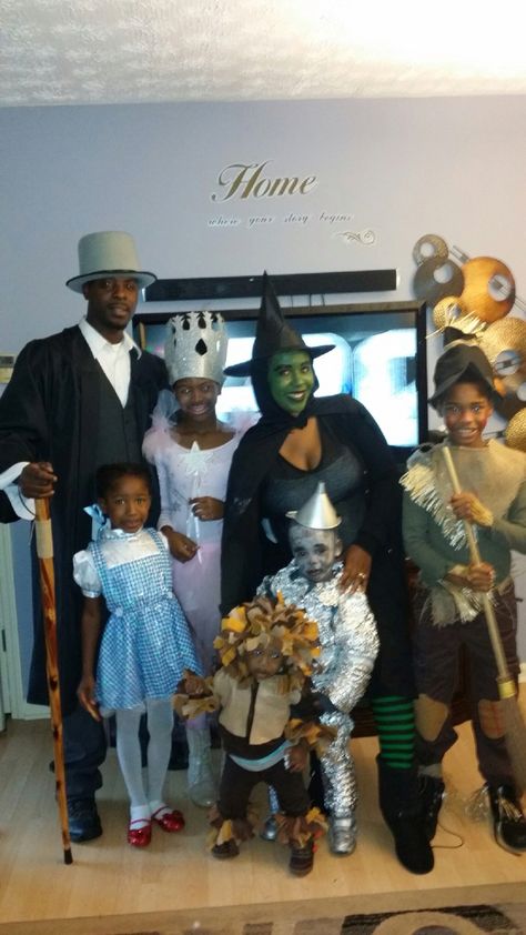 The Wizard of Oz for Halloween Big family ideas dress up. You have the Wizard Glenda the good witch, Wicked witch of the East, The scarecrow, Dorothy, The lion, The Tin man, Wicked Witch Of The East, Glenda The Good Witch, The Tin Man, The Scarecrow, Good Witch, Family Ideas, Tin Man, The Wizard Of Oz, The Good Witch