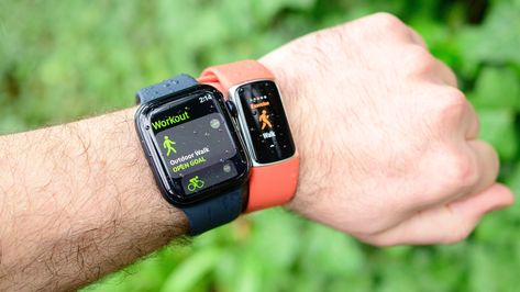 Apple Watch SE and Fitbit Charge 6 on the same wrist. Jimmy Buffet, Apple Watch Se, Apple Health, Fitbit Charge, Best Laptops, Streaming Tv, The Winner, Fitness Tracker, Macbook Air