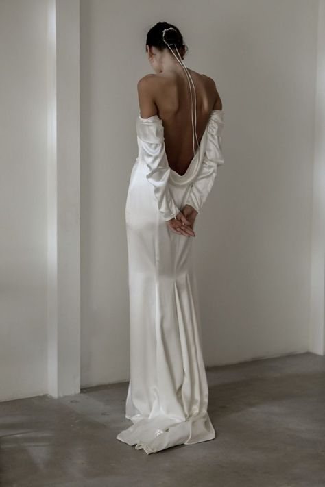 Draping satin, modern structure, + a minimalistic silhouette that will leave you feeling as regal + romantic as you deserve. The BB:20 by BON BRIDE has it all + you could try it on from the comfort of your own home // book N O W at abellie.com. Beauty And The Beast Wedding Dresses, Italy Wedding Dress, Minimalist Gown, Fairytale Gown, Wedding Dress Guide, Bridal Separates, Dress Guide, Bridal Sash, Italy Wedding