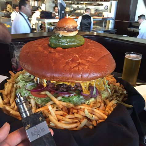 Biggest burger I've ever eaten Juicy Burger Aesthetic, Huge Burger, Giant Burger, Chef Skills, Crazy Burger, Alien Nails, Big Burger, Man Vs Food, Big Food