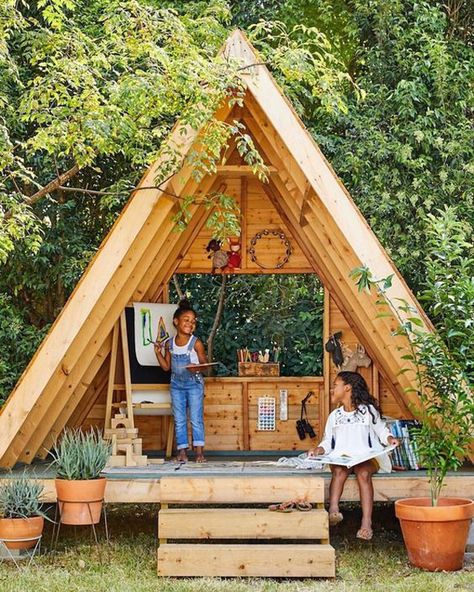 42 Coziest Outdoor Reading Nook Ideas For Your Relaxing | Home Design And Interior A Frame Playhouse, Tree House Diy, Diy Playhouse, Backyard Playhouse, Outdoor Play Areas, نباتات منزلية, Outdoor Play Area, Tree House Designs, Playhouse Outdoor