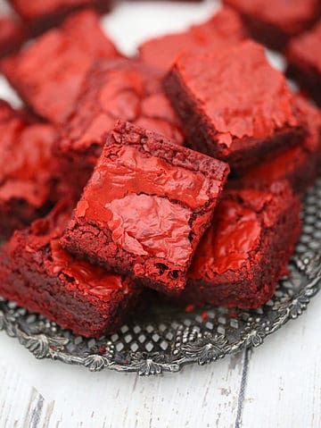 Best Homemade Red Velvet Brownies - The Baking ChocolaTess Red Velvet Brownies Recipe, Velvet Brownies, Red Velvet Brownies, Fudgy Brownie Recipe, Easy Baking Recipes Desserts, Baked Chips, Sweet Snacks Recipes, Baked Dessert Recipes, Easy Baking Recipes