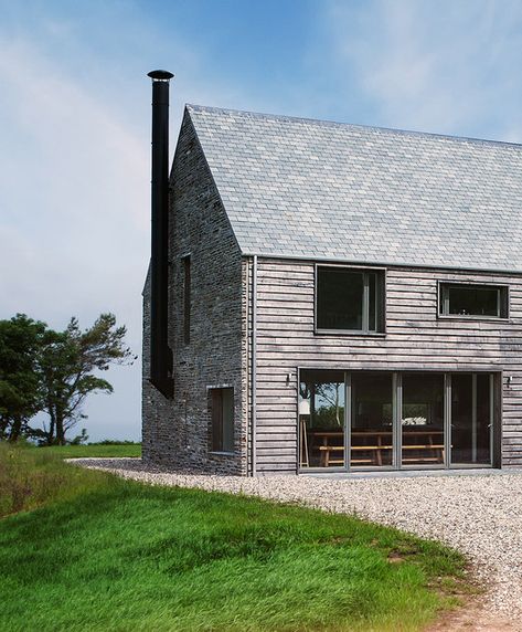 Farmhouse Exterior Design, House Cladding, Wood House, Modern Farmhouse Exterior, Timber Cladding, Modern Barn, Farmhouse Exterior, Stone House, Barn House