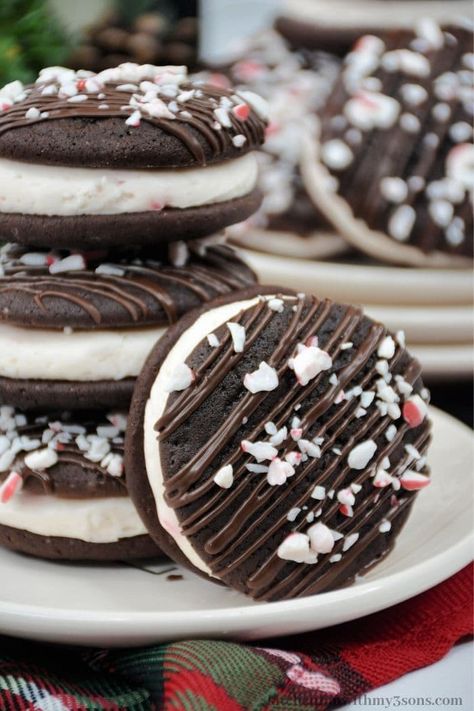 Peppermint Whoopie Pies, Soft Chocolate Cookie, Whoopie Pie Recipe, Chocolate Whoopie Pies, Peppermint Marshmallows, Peppermint Cream, Whoopie Pie, Decadent Chocolate Cake, Chocolate Sandwich