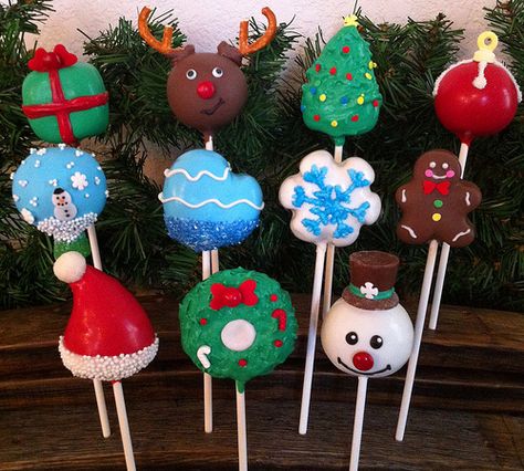 Christmas Cake Pops. https://www.facebook.com/Kimssweetkarma Holiday Cake Pop, Lemon And Coconut Cake, Christmas Cake Pops, Cake Pop Recipe, A Very Merry Christmas, Christmas Sweets, Christmas Cupcakes, Christmas Snacks, Holiday Cakes