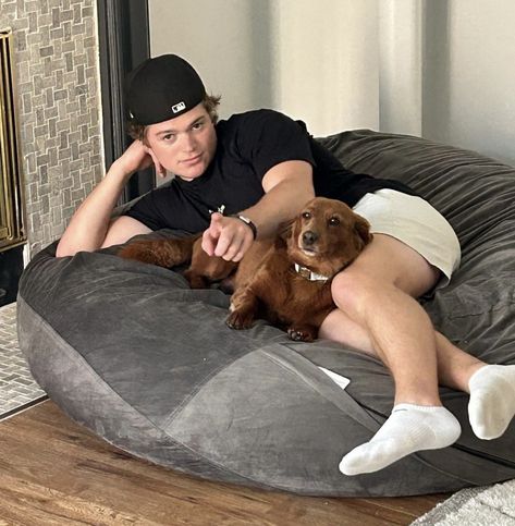 Cole Caulfield, Nhl Wife, Hockey Boy, Cole Caufield, Nhl Hockey Players, Hockey Men, Hockey Pictures, Montreal Canadians, Hot Hockey Players