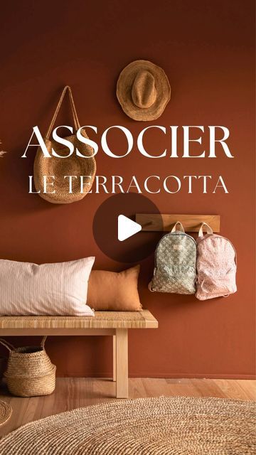 INSPIRATIONS POUR BIEN ASSOCIER LE TERRACOTTA CHEZ SOI  Cette couleur chaleureuse évoque la terre cuite et la rouille. Elle se marie harmonieusement avec de nombreuses teintes Palette Couleur Terracotta, Deco Terracotta, Vert Olive, Terra Cotta, Mood Board