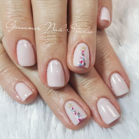 Christmas Nail Manicure, Nude Nails With Christmas Design, Xmas Shellac Nails, Cnd Shellac Christmas Nails, Christmas Simple Nail Art, Winter Nail Art Minimalist, Discreet Christmas Nails, Nude Holiday Nails Short, Holiday Natural Nails