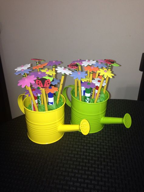 Pencil/dry erase marker bouquet-teacher appreciation Teacher Bouquet, Daycare Teacher Gifts, Appreciation Gifts Diy, Teacher Appreciation Gifts Diy, Early Childhood Learning, Daycare Teacher, Room Mom, Dry Erase Markers, Appreciation Gifts