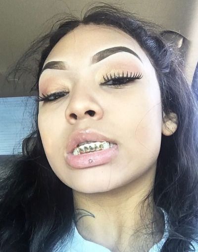 Instagram: @ kibluebaby Girls With Grills, Cuban Da Savage, Cuban Doll, Grillz Teeth, Diamond Grillz, Gold Grillz, Gold Teeth, Fashion Hair, Piercing Tattoo