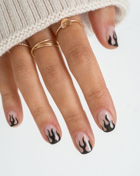 Nail Art Untuk Kulit Hitam, Alternative Nail Art, Nails With Drawings, Nails Designs Ideas, Rock Nails, Flame Nail Art, Mens Nails, Retro Nails, Glittery Nails