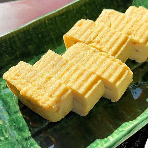 Tamagoyaki (Japanese Rolled Omelette) 玉子焼き Japanese Toast, Citrus Cake Recipe, Tamagoyaki Recipe, Rolled Omelette, Okonomi Kitchen, Orange Loaf Cake, Vegan Egg Substitute, Japanese Food Bento, Miso Butter