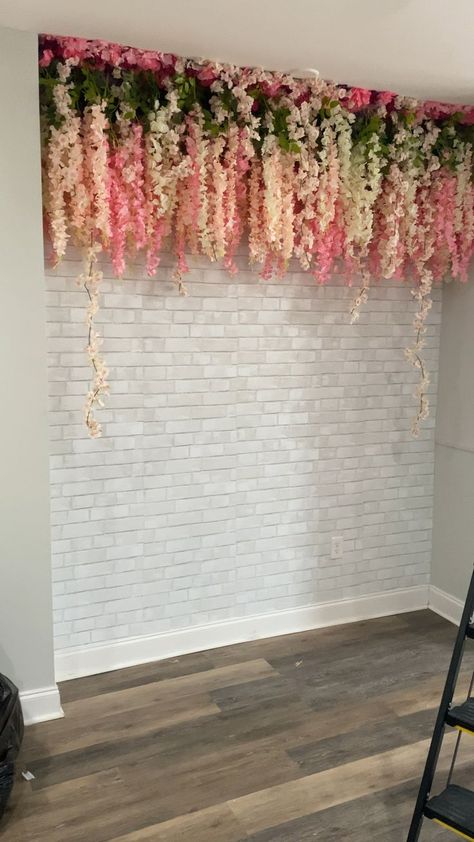 Beauty Shop Decor, Photowall Ideas, Esthetician Room Decor, Salon Suites Decor, Flower Bedroom, Beauty Room Decor, Lash Room, Tub Tile, Furniture Small Spaces