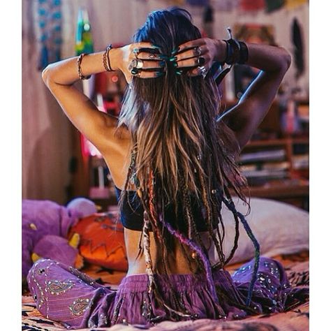 long dread wraps in the underlayers of her hair... pretty purples Pretty Dreads, Faux Dreads, Dreads Girl, Hippie Hair, Dreads Styles, Bohemian Hairstyles, Dread Hairstyles, Dreadlock Hairstyles, Festival Hair