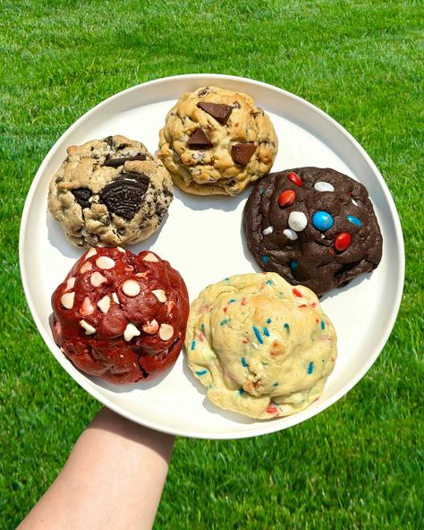 Usa Cake, Aesthetic Recipes, Cake Batter Cookies, Bug Juice, Sweet Bakes, Stuffed Cookies, Pretty Desserts, Party In The Usa, Cookie Cakes