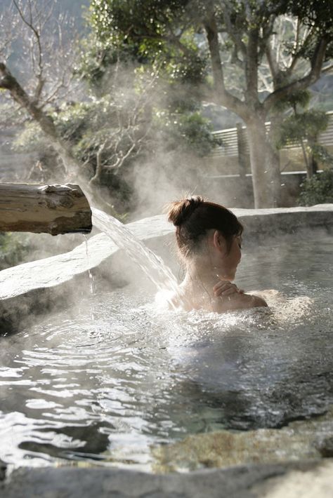 I find that a long soak in a warm tub helps make most bad days much, much better... ~~ Houston Foodlovers Book Club Spa Life, Wellness Spa, Home Spa, Relax Time, Simple Pleasures, Spa Day, Me Time, Hot Springs, Sauna