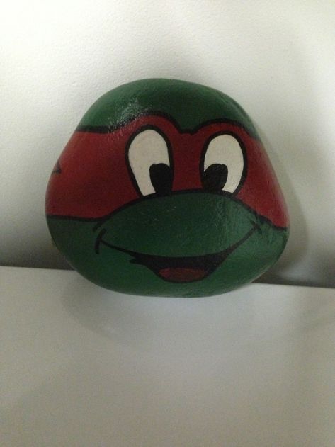 Ninja turtle Turtle Rocks, Turtle Painted Rocks, Painted Turtle, Turtle Rock, Painted Rocks Kids, Painted Rocks Craft, Painted Rocks Diy, Turtle Painting, Rock Painting Patterns