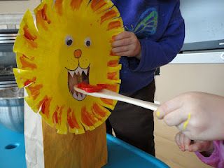 Daniel in the Lions Den: Feed the Hungry Lion from a paper bag, from Learners in Bloom Daniel In The Lions Den, Daniel In The Lion's Den, Zoo Activities, Daniel And The Lions, Lion's Den, Bible Story Crafts, Lion And Lamb, Animal Crafts For Kids, Eric Carle