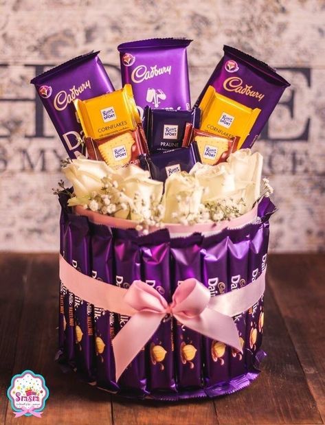 [PaidAd] 22 Chocolate Gift Basket Ideas Creative Hacks You'll Be Glad You Discovered Quickly #chocolategiftbasketideascreative Chocolate Buke Gift, Chocolate Tower Ideas, Hampers Coklat, Chocolate Tower Hamper, Choclate Packing Ideas Gift, Chocolate Gift Basket Ideas Creative, Money Tower, Chocolate Tower, Snack Tower