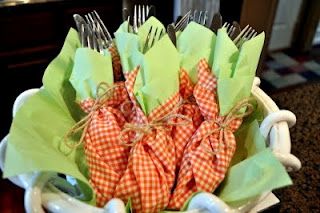 Napkin Folding Ideas With Silverware, Fold Napkins With Silverware, Napkins With Silverware, How To Fold Napkins, Toilet Paper Origami, Napkin Folding Ideas, Fold Napkins, Easter Baskets To Make, Folding Ideas