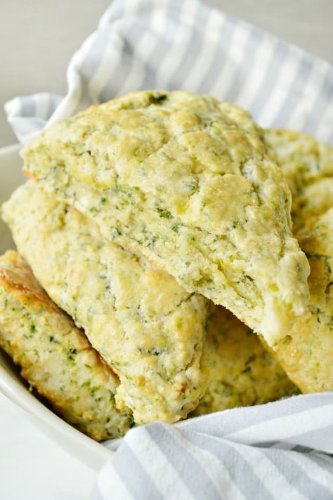 Spinach Feta Scones are great with a little butter and slice of bacon. Perfection! Feta Scones, Cheese Scones, Savory Scones, Spinach Feta, Scones Recipe, Sauteed Spinach, Savoury Baking, Spinach And Feta, Scone Recipe