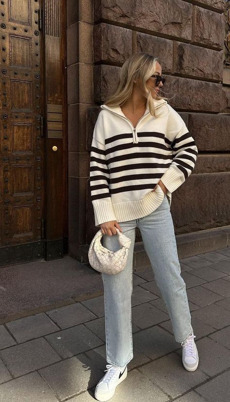 Chic Athleisure Outfits, Classy Winter Outfits, Stylish Fall Outfits, Casual College Outfits, Stripe Outfits, Look Of The Day, Fashion Enthusiast, Athleisure Outfits, In The Gym