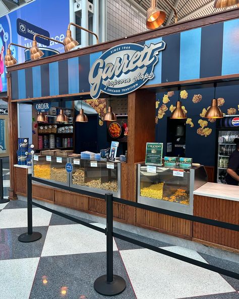 Gotta get my favorite Chicago popcorn before I leave GARRETT!!! Garrett Popcorn Chicago, Chicago Popcorn, Garrett Popcorn, Paloma, Popcorn, Corn, My Favorite, Chicago, Chef